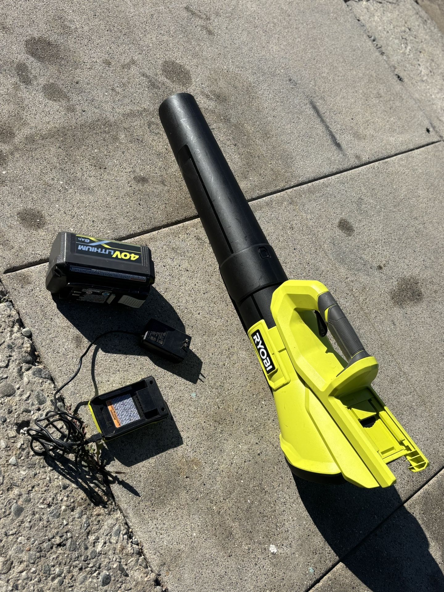 Rioby Blower Batería y Y Cargador 6 Horas  40 Volt