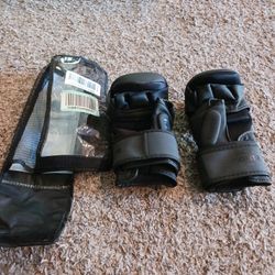 Brand New Size Small Sparring Gloves $35 Cash Must Pick Up Broadway And APACHE BUCKEYE AZ 