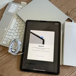 Apple iPad Air 5th Generation (M1 chip / 2022) 64GB with keyboard, pencil & Accessories 