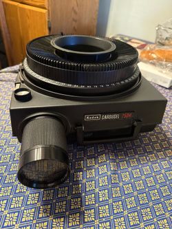 Kodak Carousel 750H 35mm Slide Projector w/ Carousel Tray