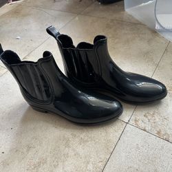 Women’s 9.5 Rain Boots (Joie)