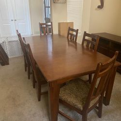 Dinning Table And Chairs 