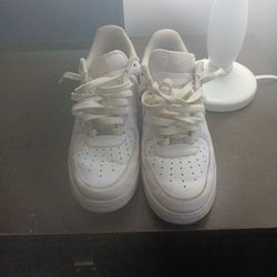 ALL WHITE NIKES