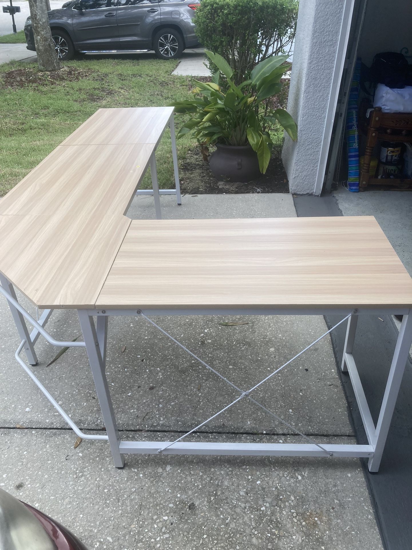 CORNER DESK