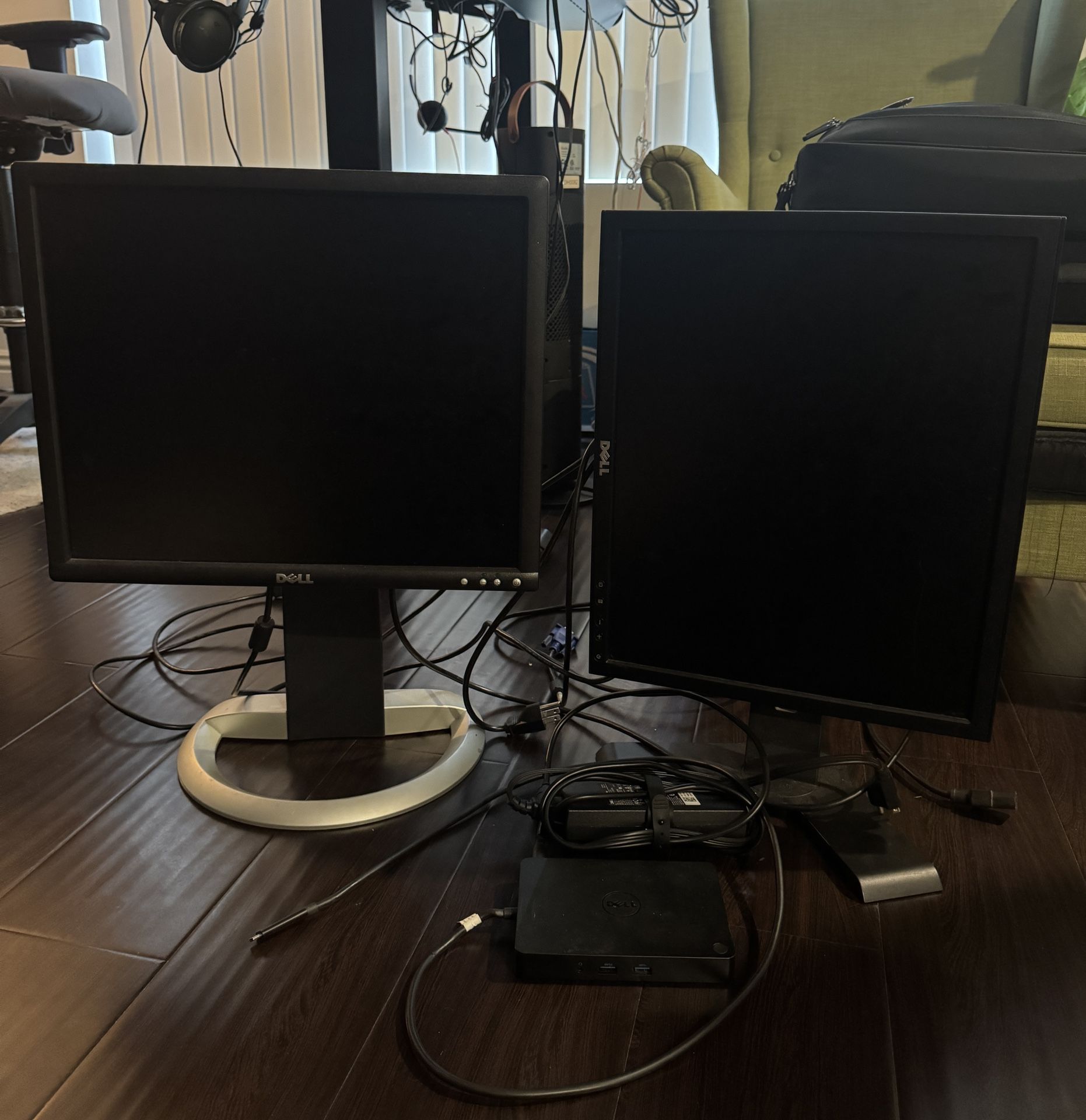 Dual Computer Monitors and Docking Station For Sale