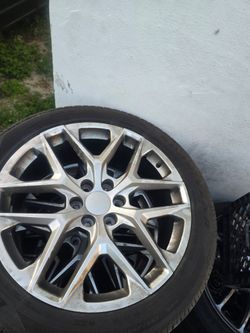 Nissan Rims 6 lugs 285/45/22