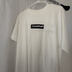 SUPREME T-SHIRTS 4 SIZES LARGE AND 1 XL