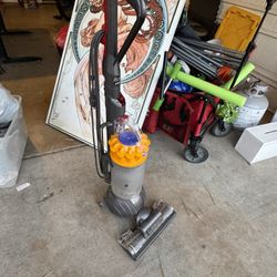 Dyson Vacuum Minor fixing required