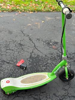 RAZOR ELECTRIC SCOOTER FOR PARTS