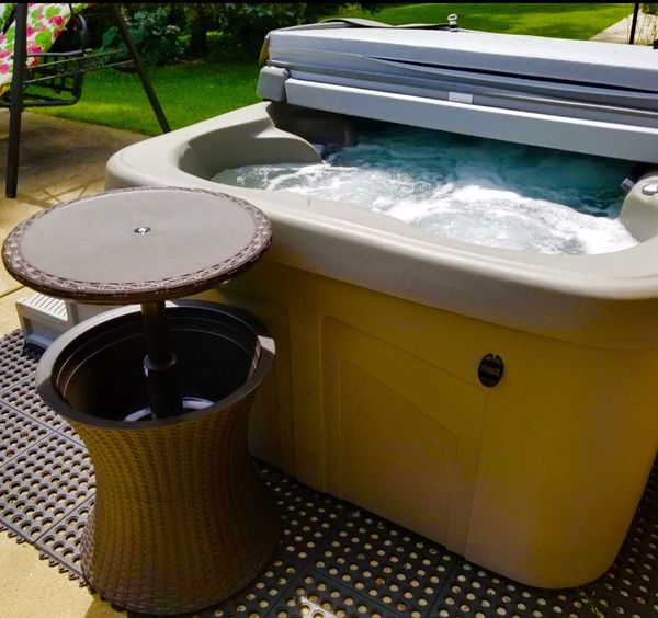 Cool Bar Outdoor Patio Furniture and Hot Tub Side Table with 7.5 Gallon Beer and Wine Cooler