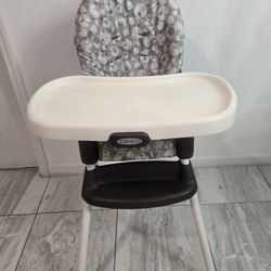 Graco High Chair, Machine washable seat pad, multiple Recliner positions 