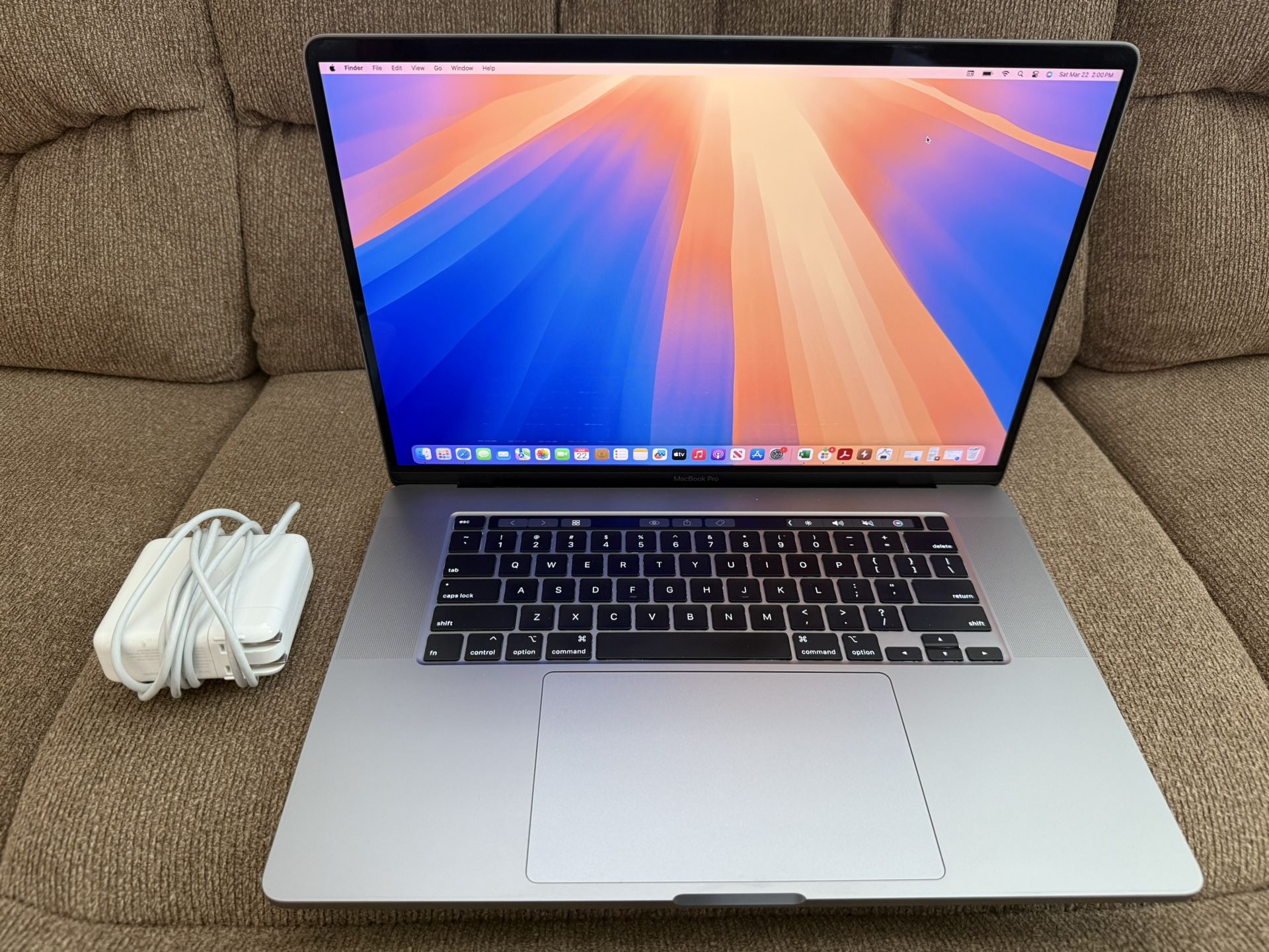 2019/2021 MacBook Pro 16”, i7 2.6ghz 6 Cores, 32gb ram,512gb.4GB graphic, Excellent
