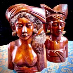 Beautiful original old Klungkung Bali wood sculptures - set 2 H10.5xL6.5xD3.5 inch LbsSet6.2 Hand carved hard wood original Bali art - Couple Man and 