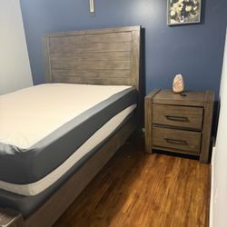 Bedroom Set (Queen)