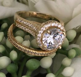 New 18 k yellow gold wedding ring set engagement ring