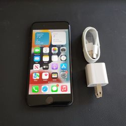 iPhone 7 - UNLOCKED - Like New  