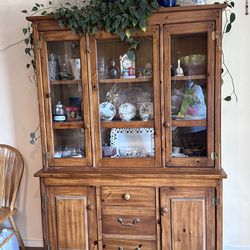 China Cabinet / Hutch Two Pieces 