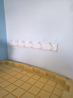 Metal Wall-Mounted Hook Rack – 6 Hooks