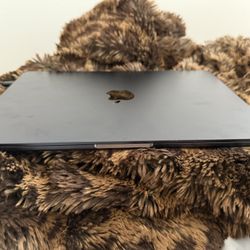 MacBook M2 2022