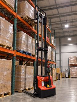 Noblelift Electric Walkie Straddle Stacker