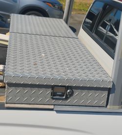 Aluminum diamond plate truck tool box