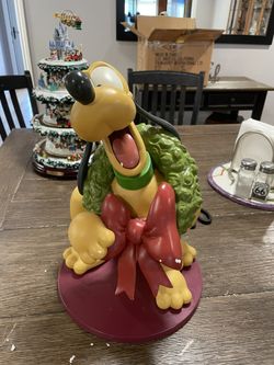 Disney Pluto Shopping Santa Christmas Wreath