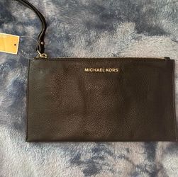Micheal Kors wristlet