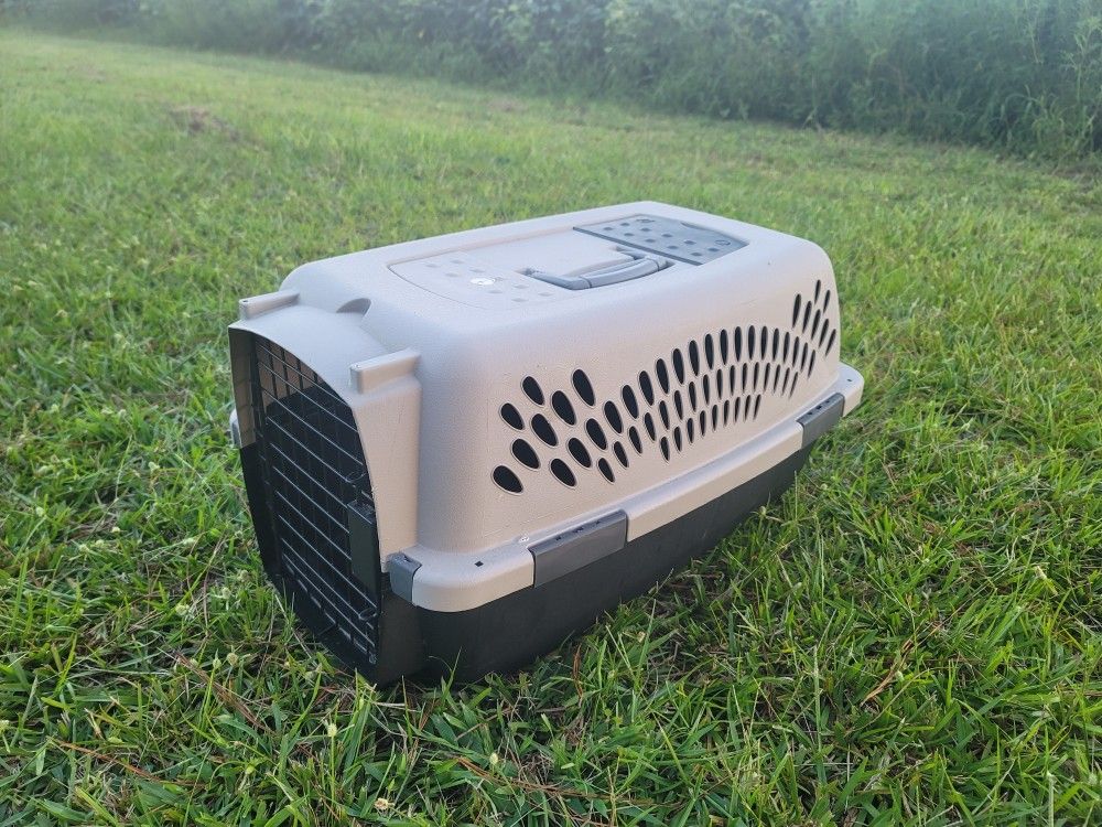 Pet Taxi 23" 0 - 15 lbs. Treat & Leash Compartment on Top