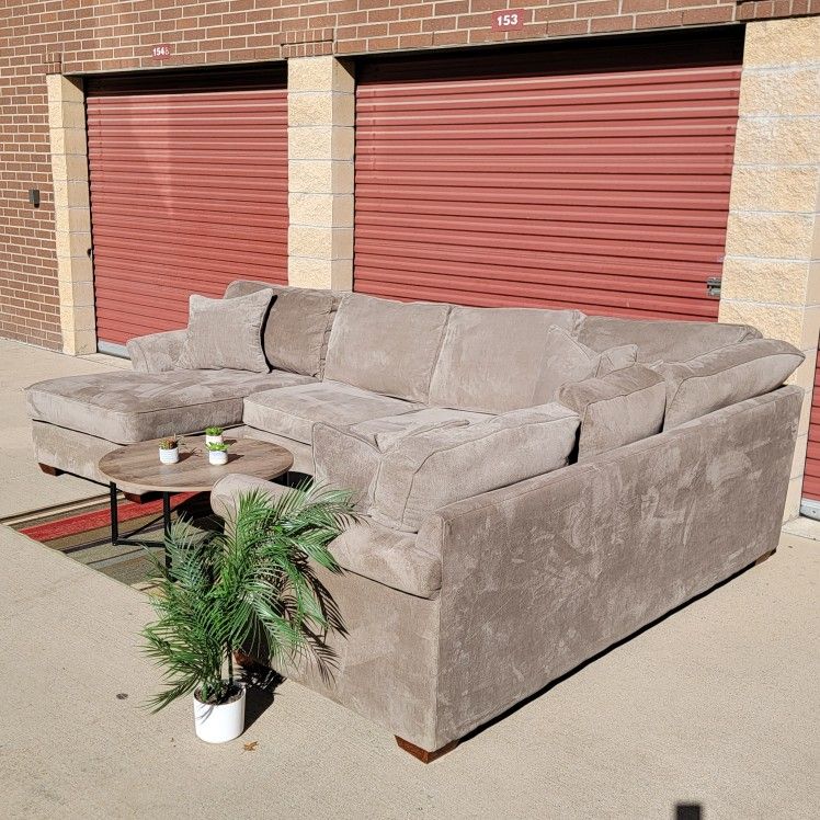 Havertys Sectional W/ Delivery for Sale in Mckinney, TX OfferUp