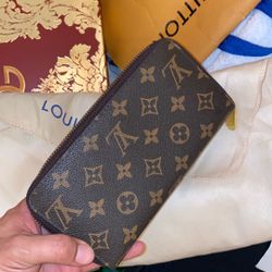 LV Wallet 