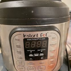 Instant Pot IP-DUO60 7-in-1 Multi-Functional Pressure Cooker, 6Qt/1000W with Instant Pot Tempered Gl