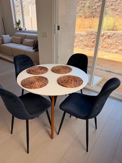 Dining table set