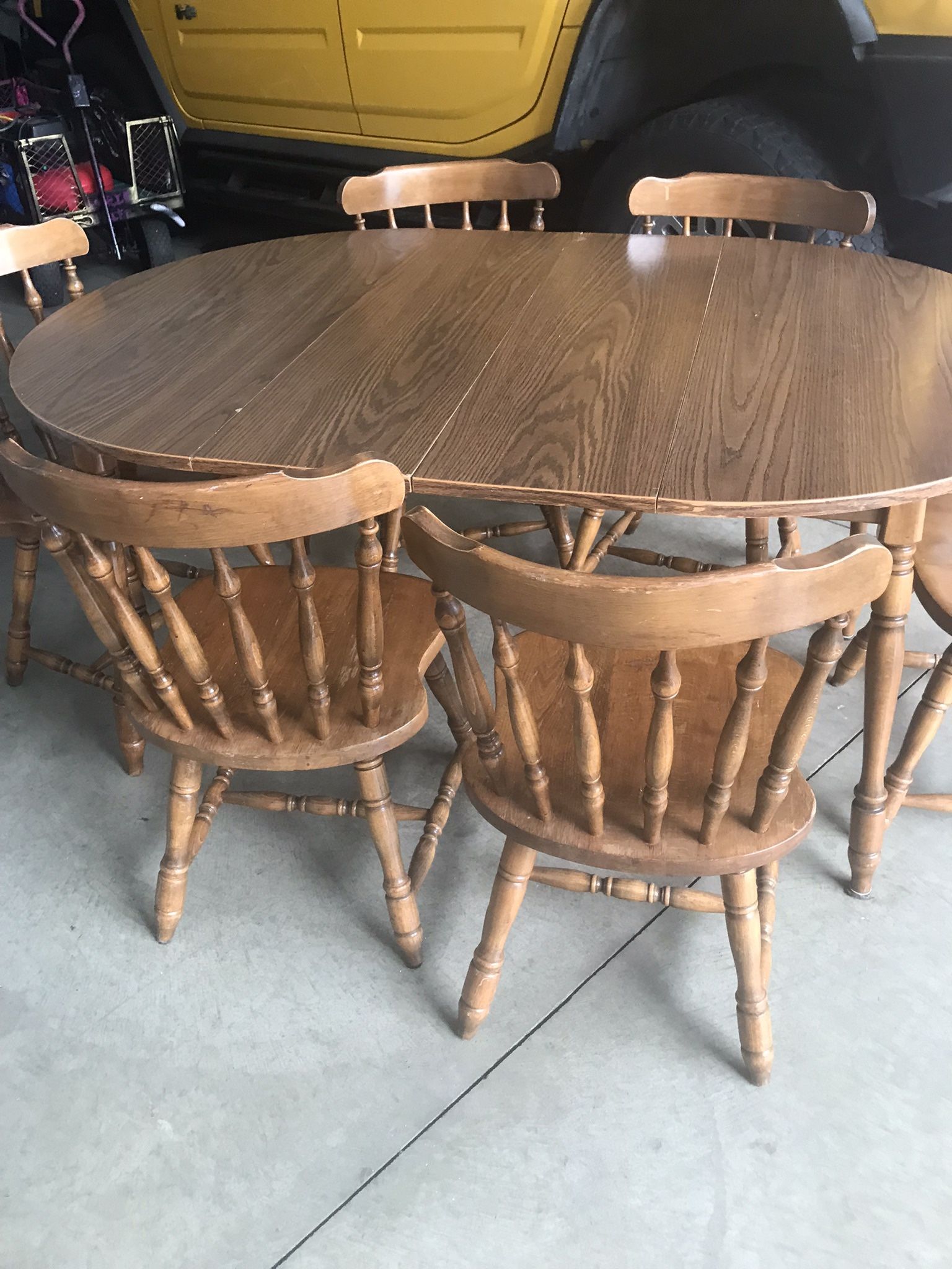 6 Chairs And  Kitchen Table 