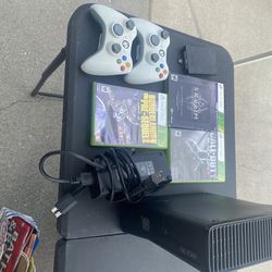 Xbox 360 + Power Cord + 2 Controllers + 3 Games