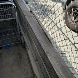 vendo estas maderas creo son 4x4 regularmente custa $400 cada una pido $500 por 3