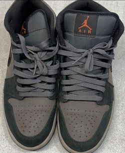 Jordan 1 mid SE size 8.5