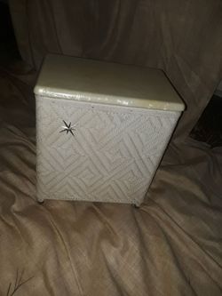 Minnie hamper