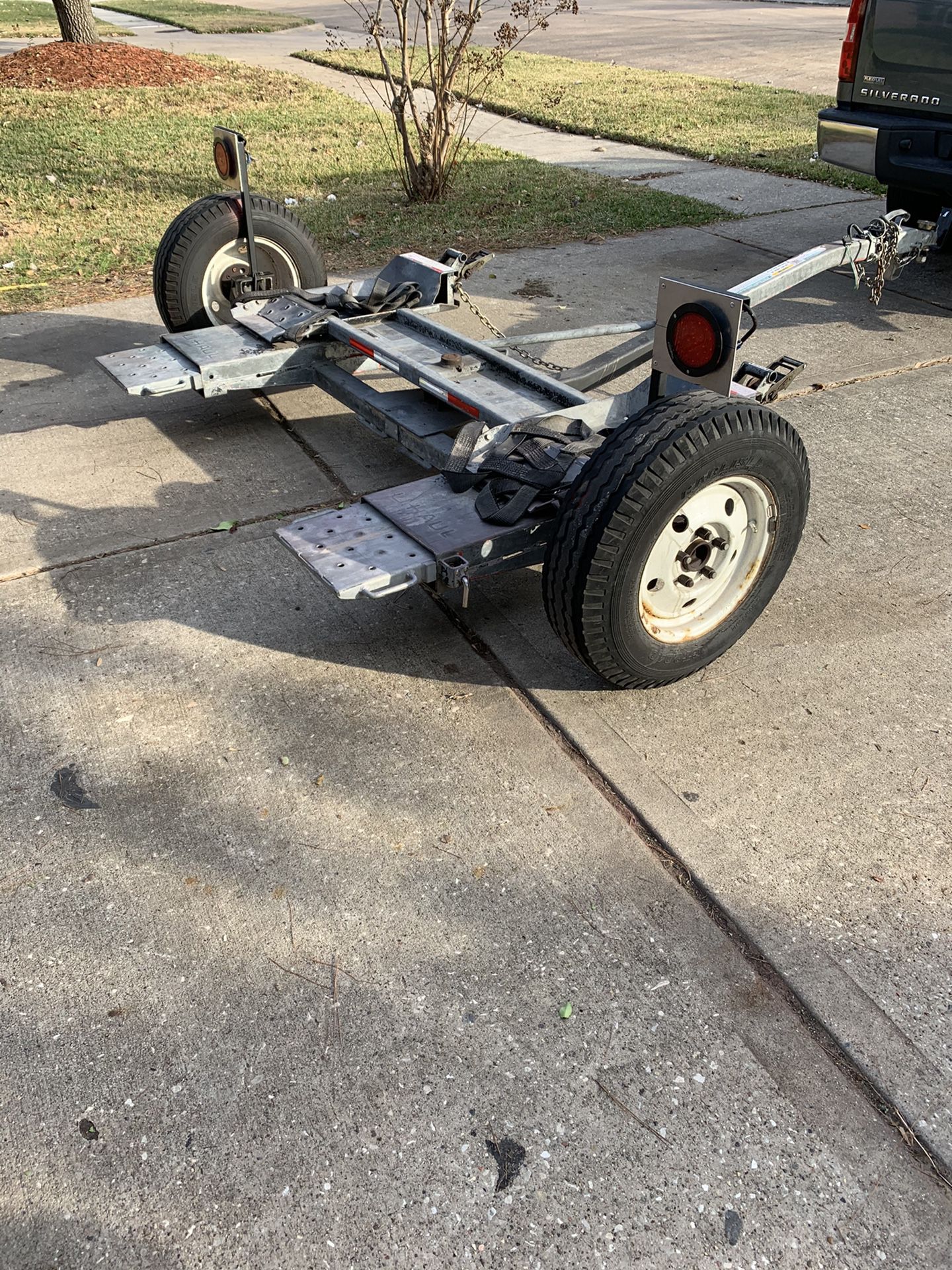 TOW DOLLY