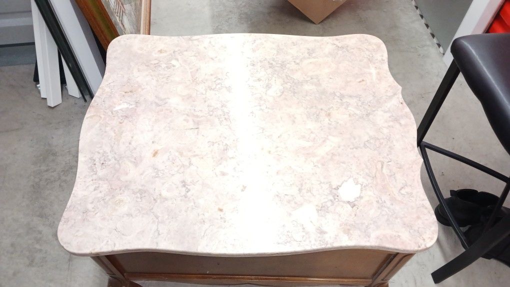 Vintage Hammary French Provincial Pink Marble Top Oak Wood End Table Side Table
For Sale
