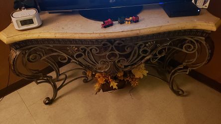 Vintage table good condiction