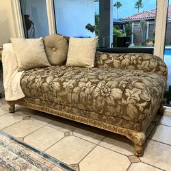 Classic Chaise Lounge with Pillows