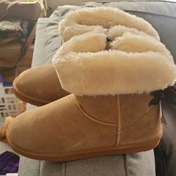 Lamo Sheepskin Sz 11 Women Boots $60