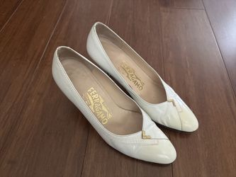👠 Salvatore Ferragamo Leather Pumps – Size 4B