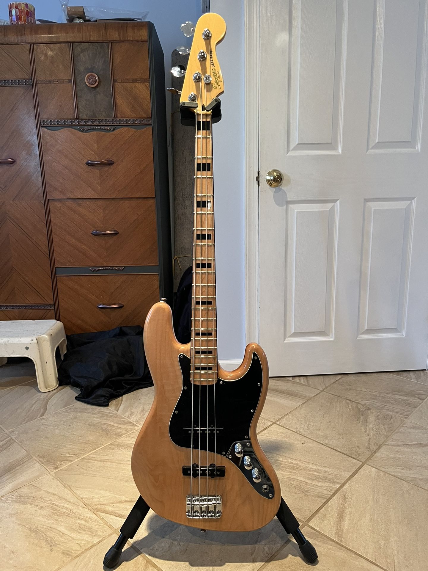Squier Vintage Modified 70's Jazz Bass Guitar - Natural