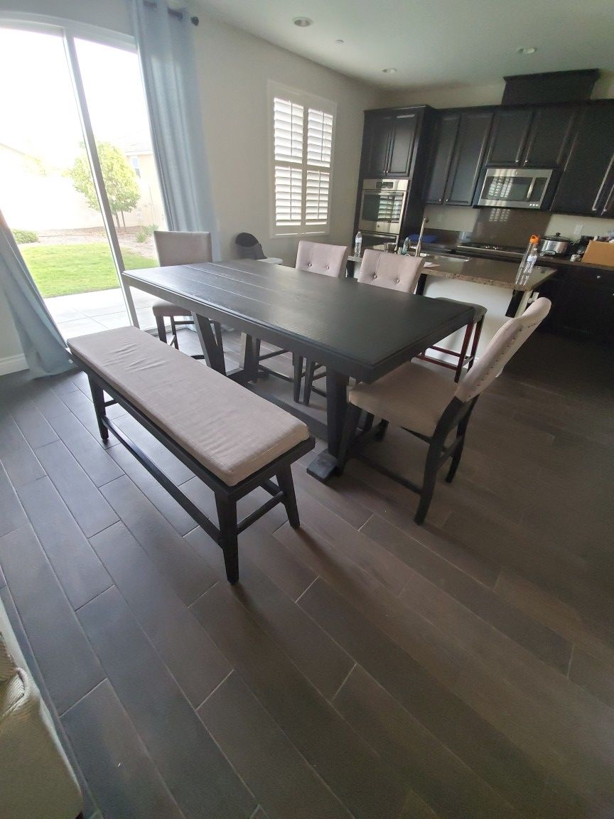 6 Piece Dining Set Purchased from Jerome's Furniture less than a year