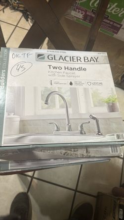 CHROME KITCHEN FAUCET W SPRAYER NEW 