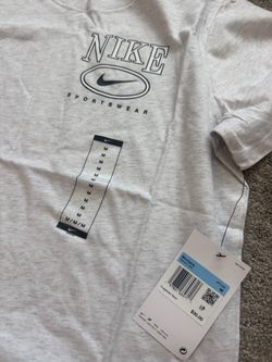 Brand New Nike Women’s Sportswear Graphic Tee – Medium – $20 OBO 🤍