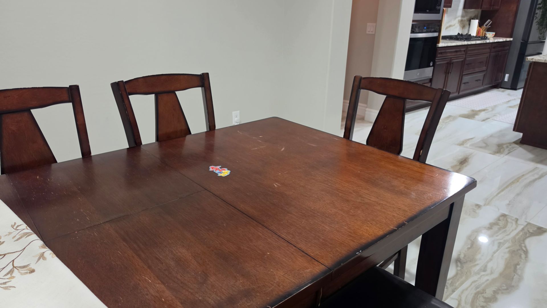 Need to go fast ! Beautiful coffee table and dining set