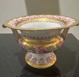 Vase, urn pot gilded porcelain