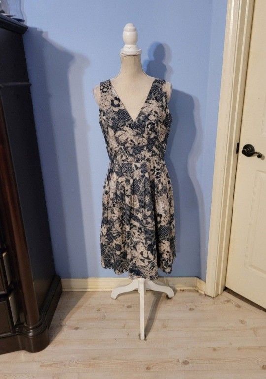 Van Heusen Size 10 Dress